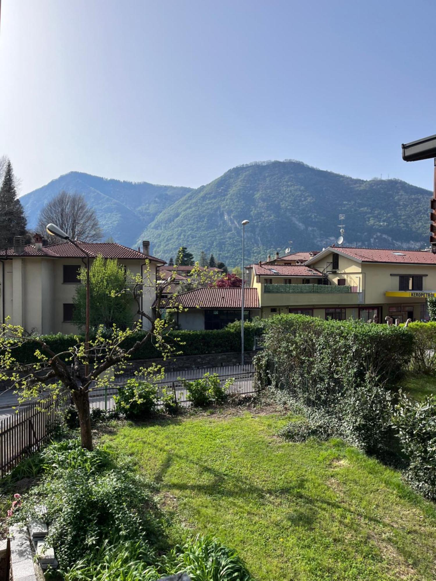 A Due Passi Dal Lago Canzo Exterior photo